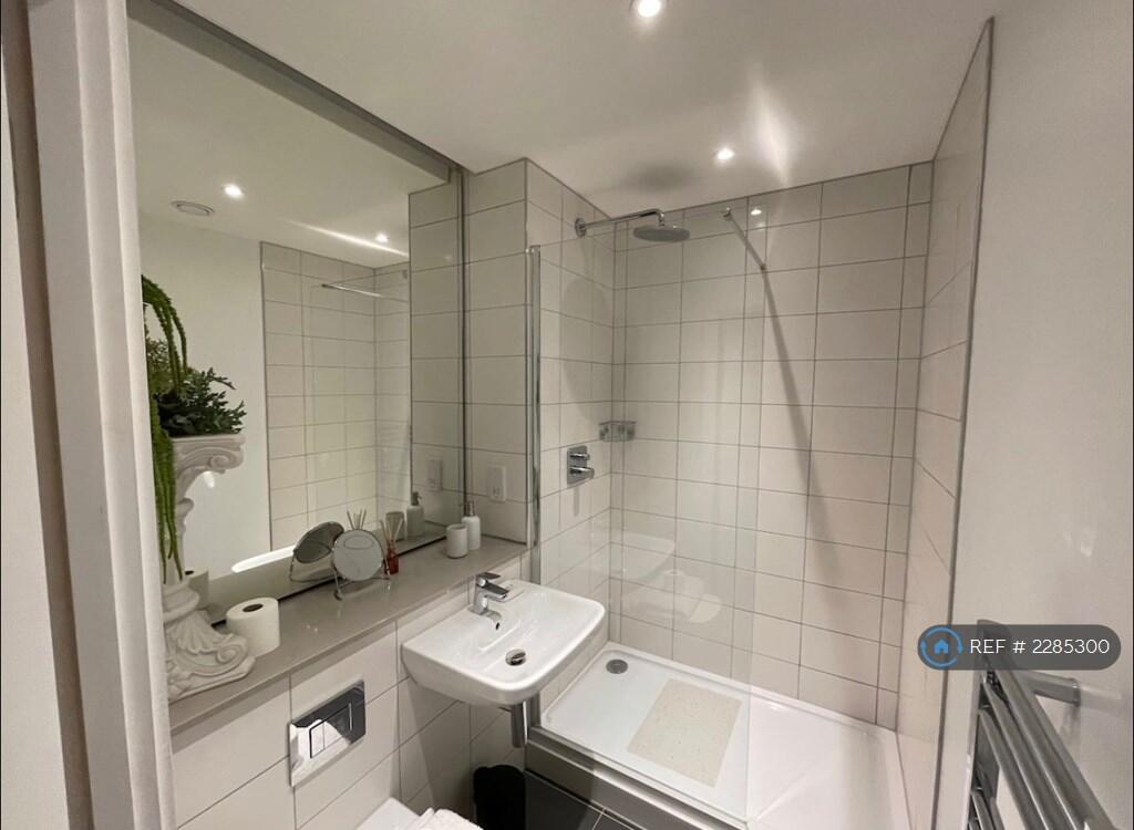 En-Suite For Main Bedroom