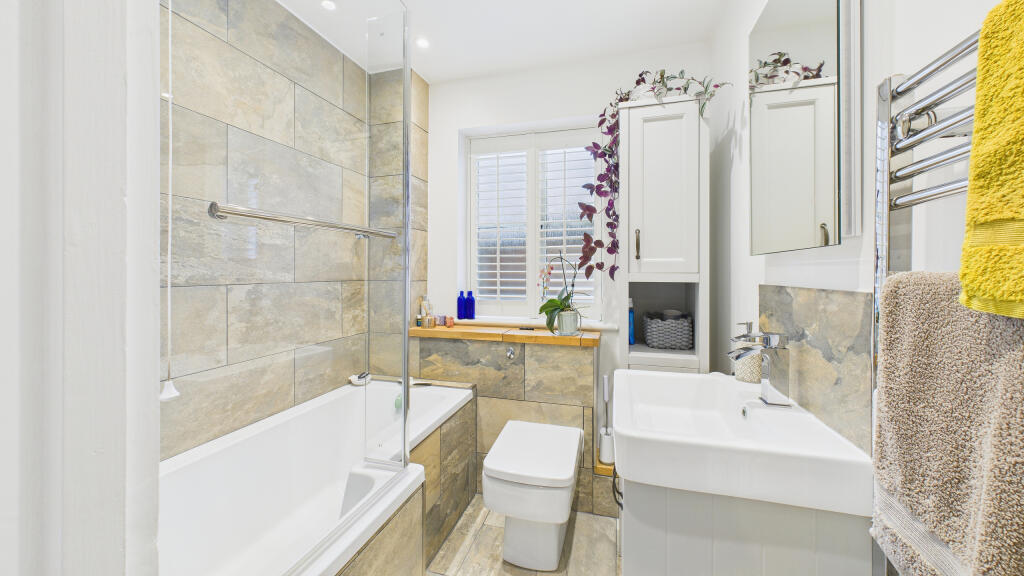 CAM04968G0-PR0086-STILL018