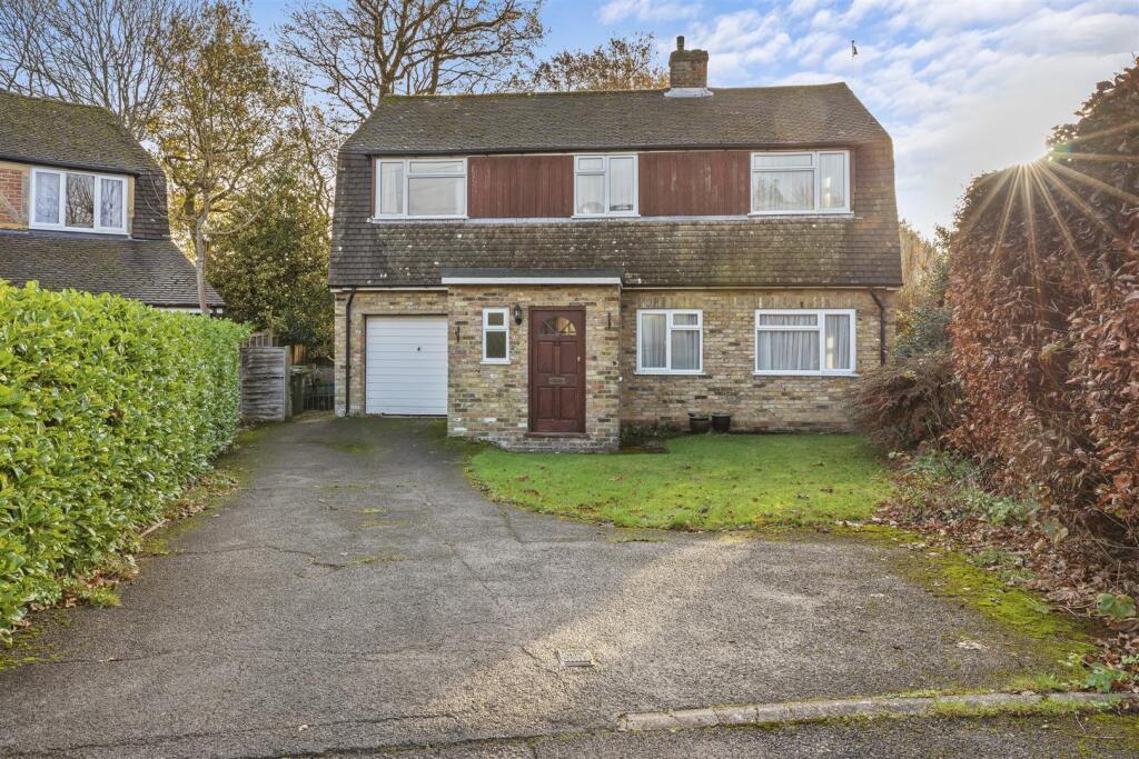 12 Lowlands Crescent, HP15 6EG-3.jpg