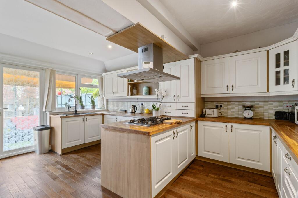 Kitchen / Breakfast Room