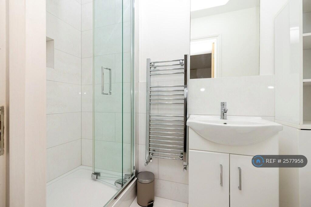 Bathroom Bedroom 2