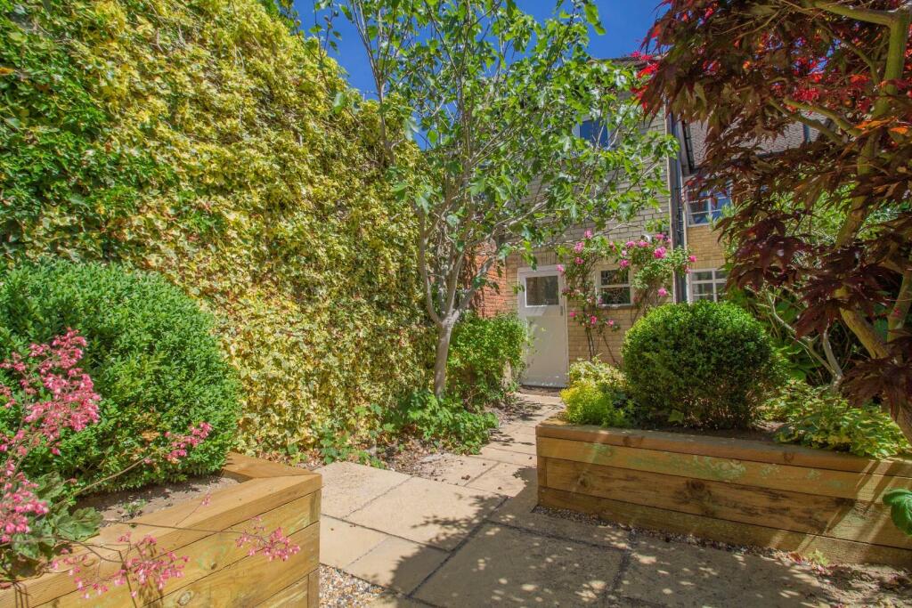 60 Guildhall Street, BSE [Garden] 01.jpg