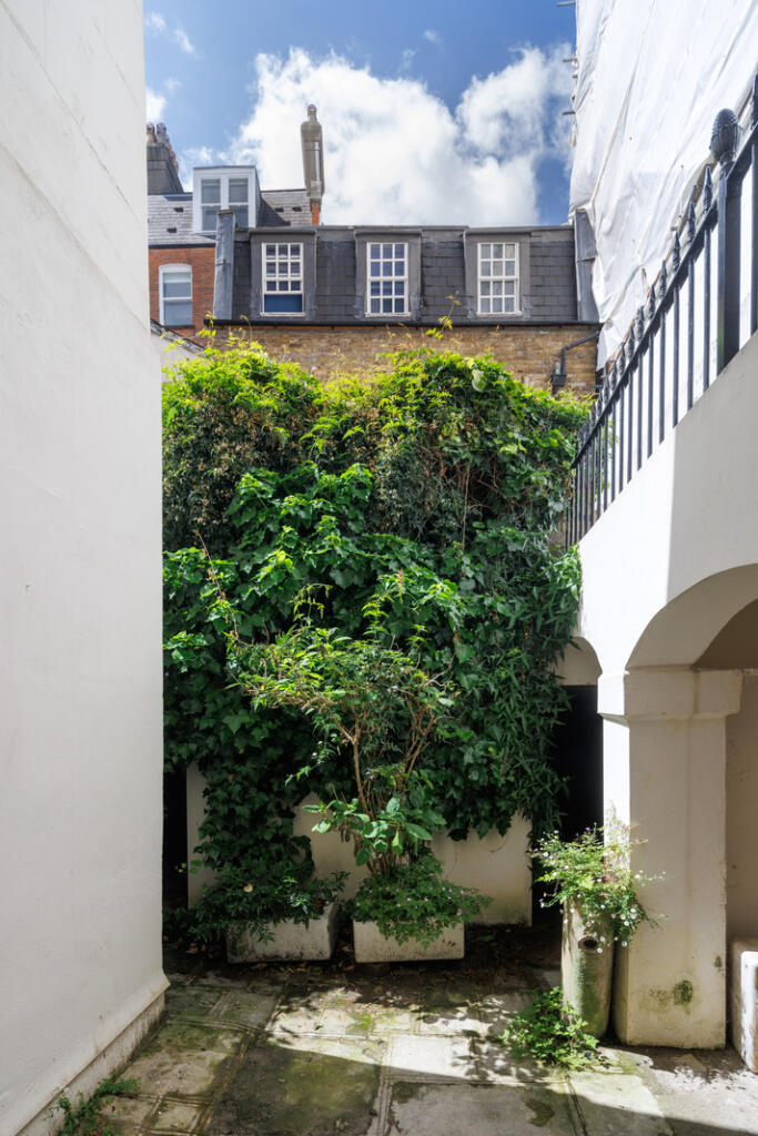 288643 - OldGloucesterStreetLondon-JSouteyrat-2...