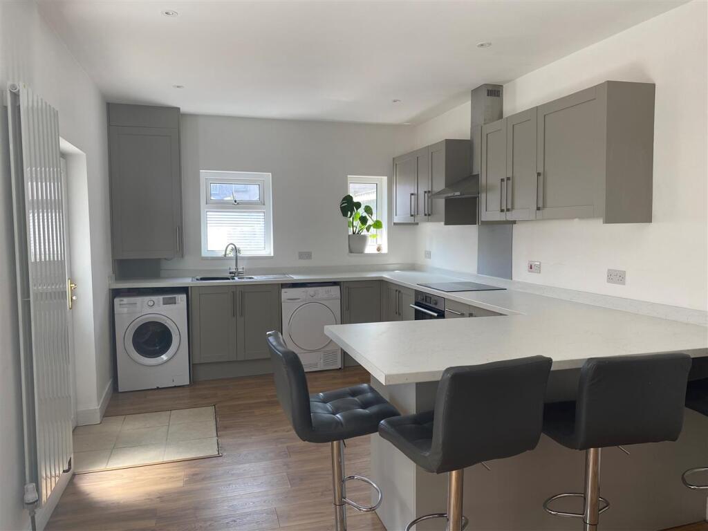 21 Lower Morel Street - kitchen.jpg