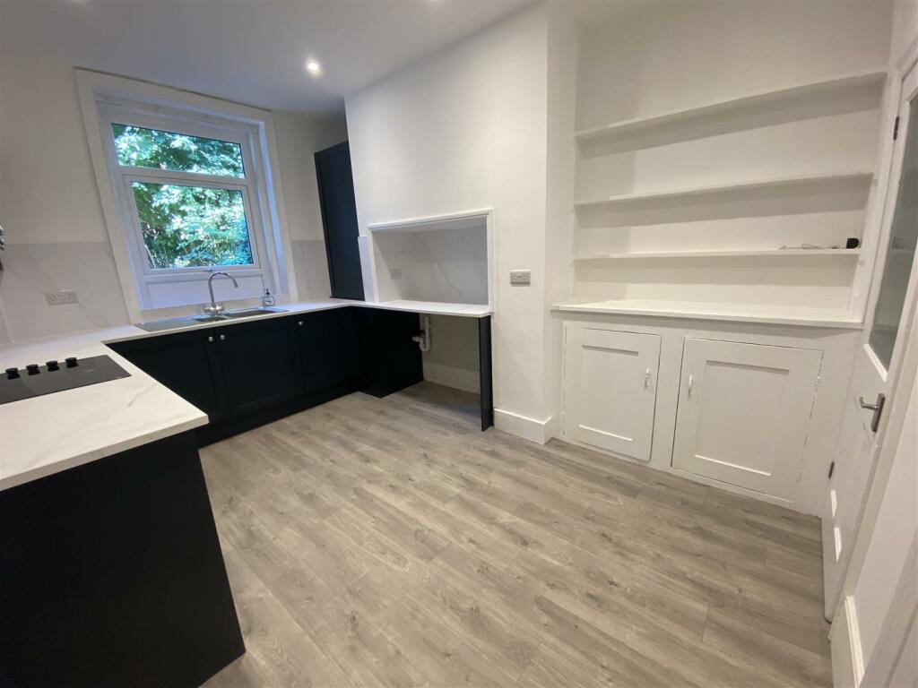 Kitchen 2.jpeg