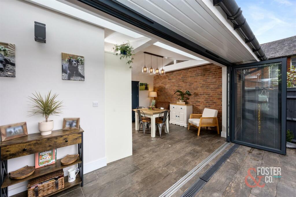 High Street, Skyview Cottage-006.jpg