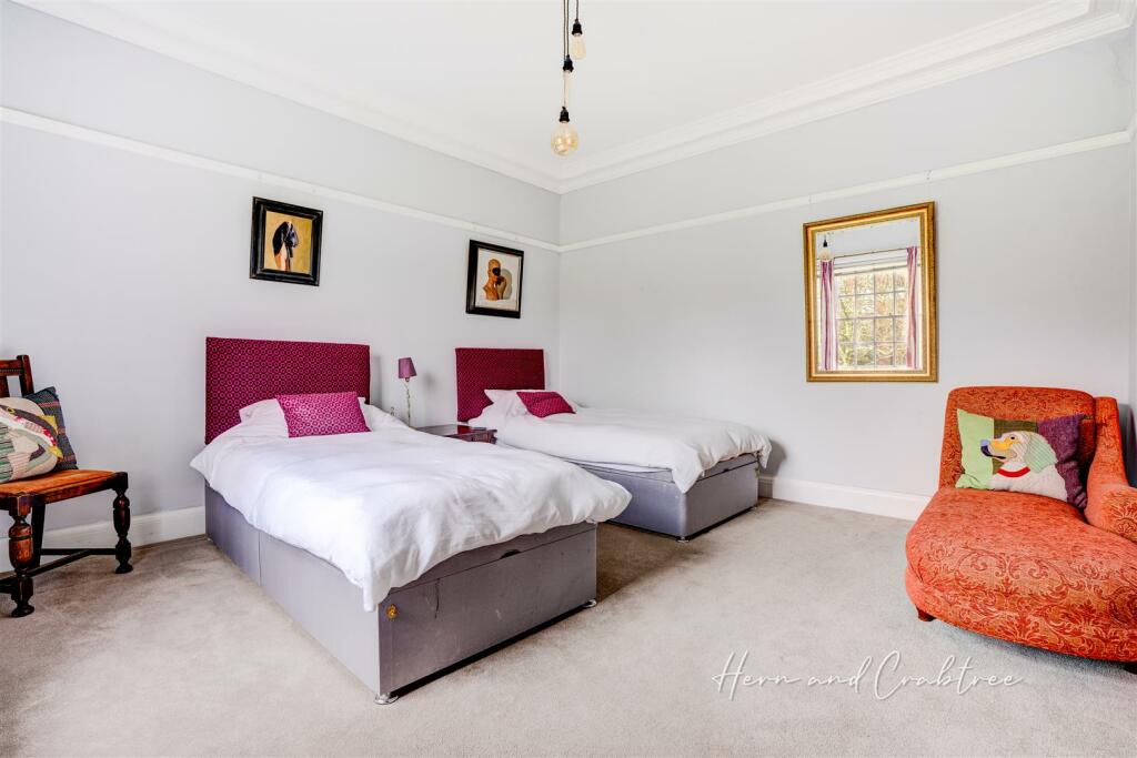 Queen Anne Square, Cardiff, HernCrabtree (26).jpg