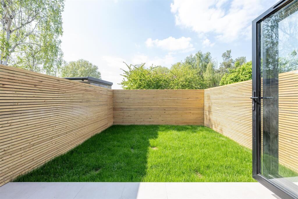 Queen Elizabeth Road E17