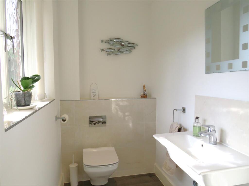 Downstairs Toilet.JPG