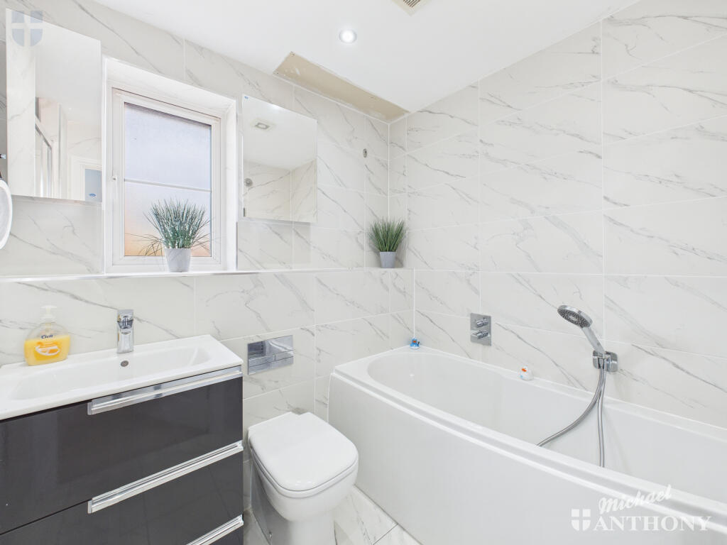 CAM03852G0-PR0467-STILL003