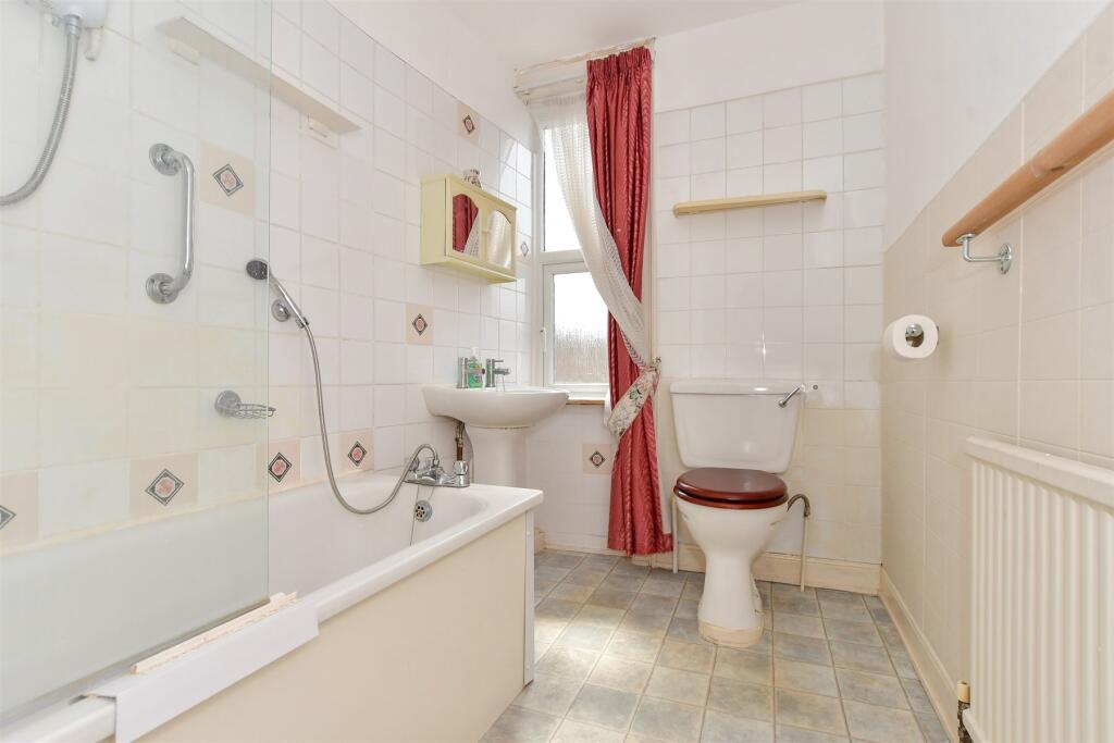En-Suite Bathroom
