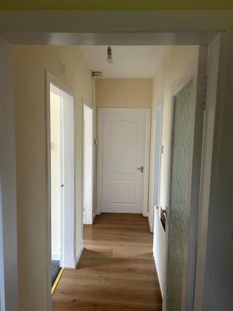 26 MainsRoad Hallway.jpg