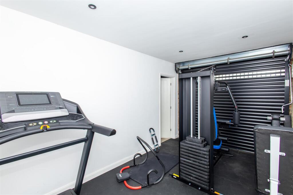 Garage/Gym