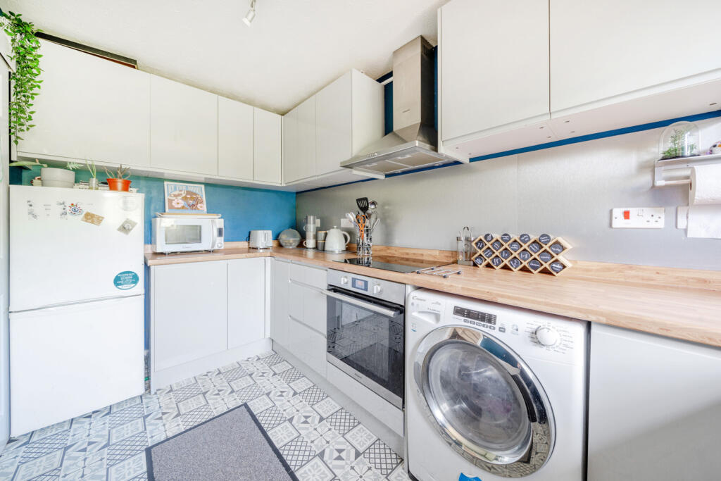 1303840-9-684c134...