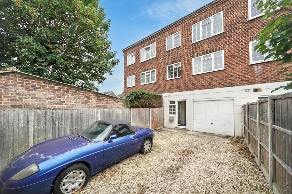 4 Sunmead Road, Sunbury-on-Thames, Surrey, TW16 6PE