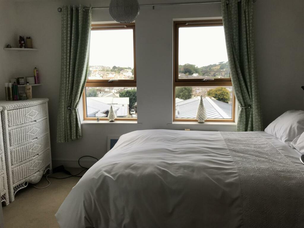 Bedroom,,.jpeg