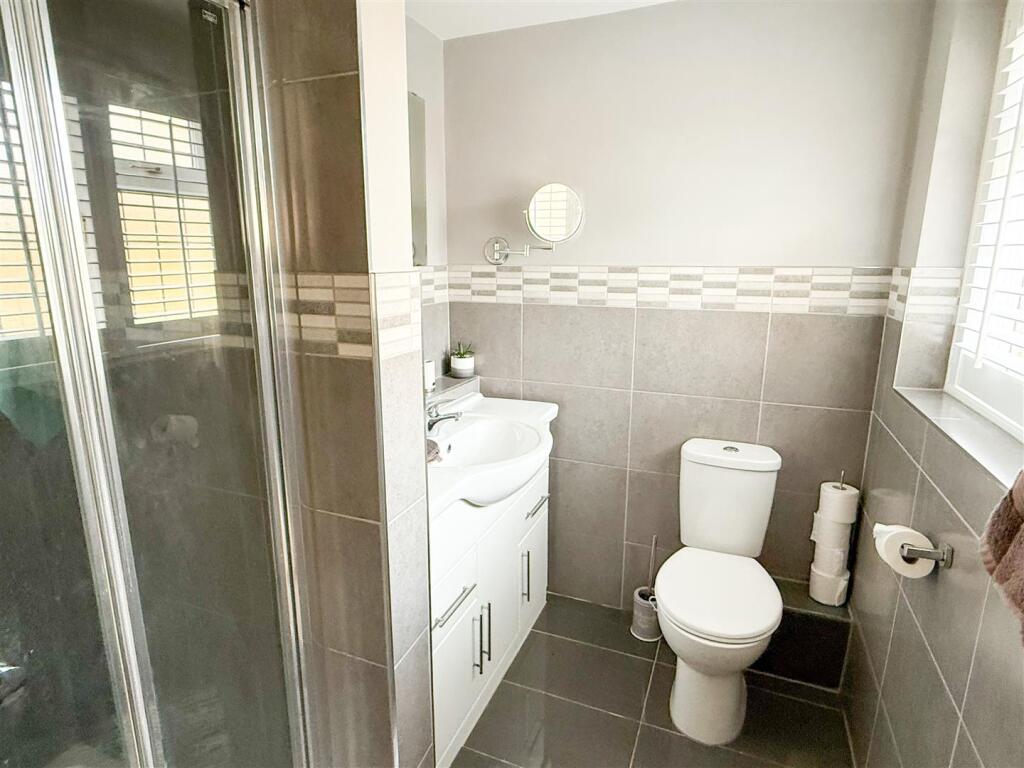 EN SUITE