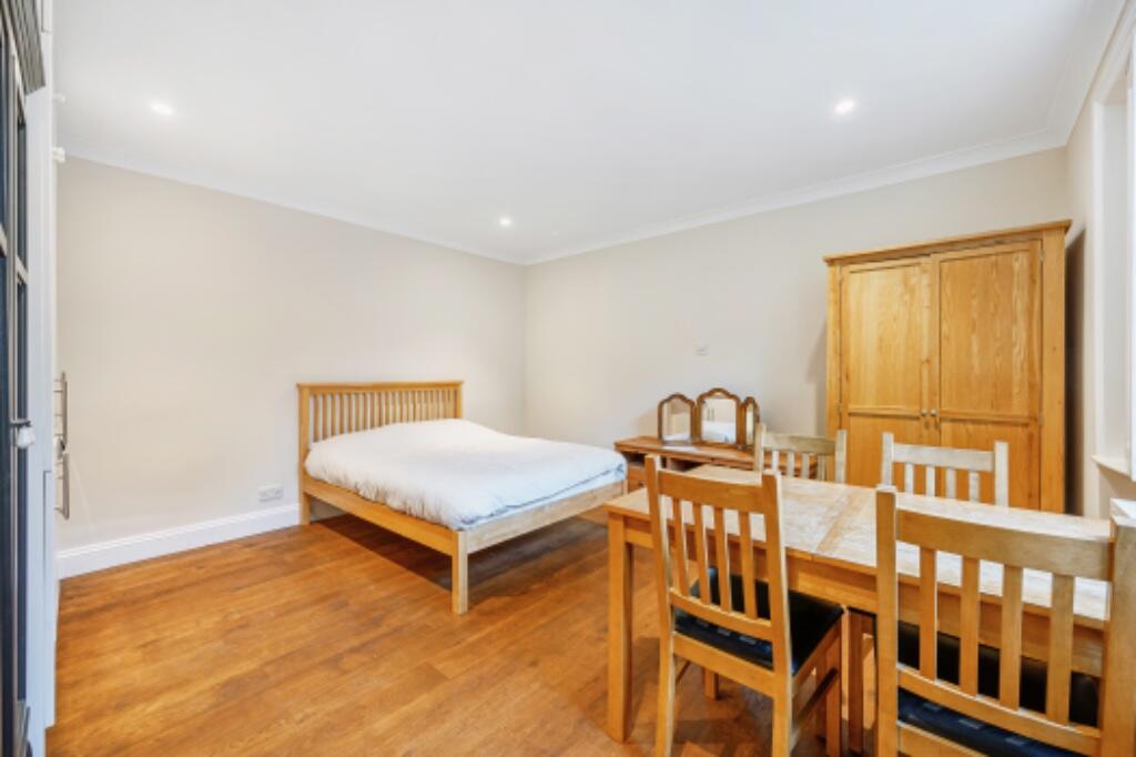 Studio Flat