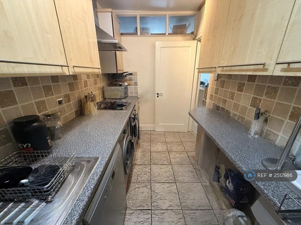 Fully Equipped Kitchen, Dishwasher Etc