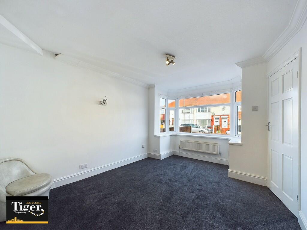 CAM02176G0-PR0352...