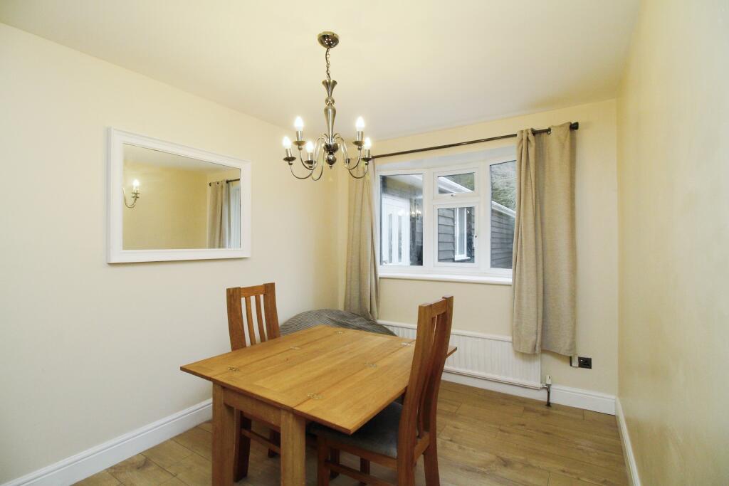 Dining Room/Bed 5