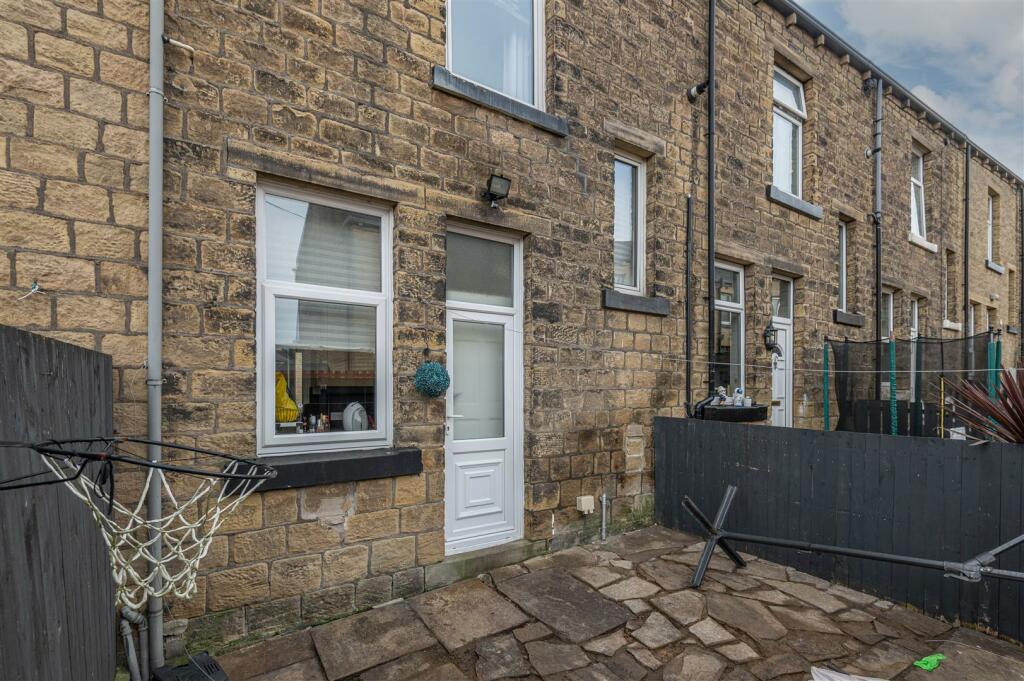 02 - 4 Duke Street HX5 0HX.jpg