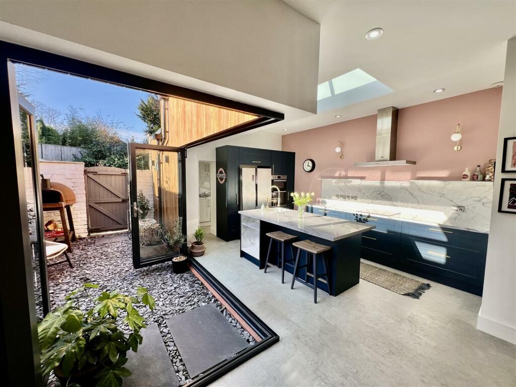 KITCHEN/BREAKFAST/SEATING AREA