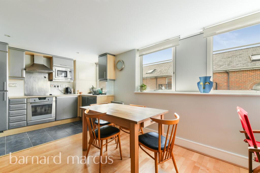 Lounge/ Kitchen