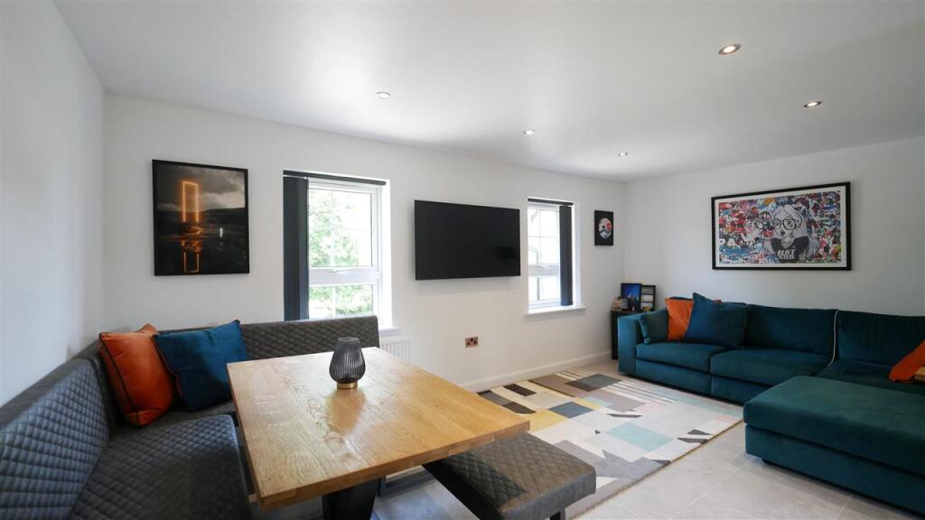 Lounge/Dining Room