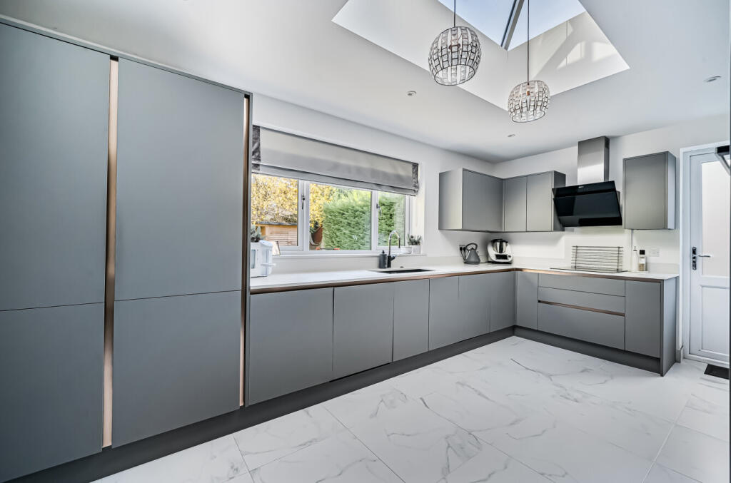 1384361-29-692ef6...