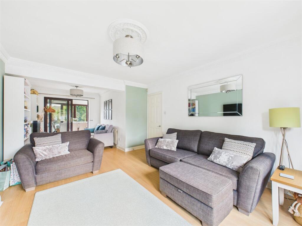 LIVING/DINING ROOM