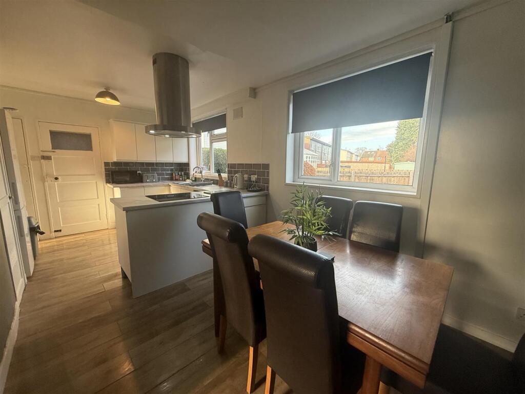 Eastmount Avenue, Hull