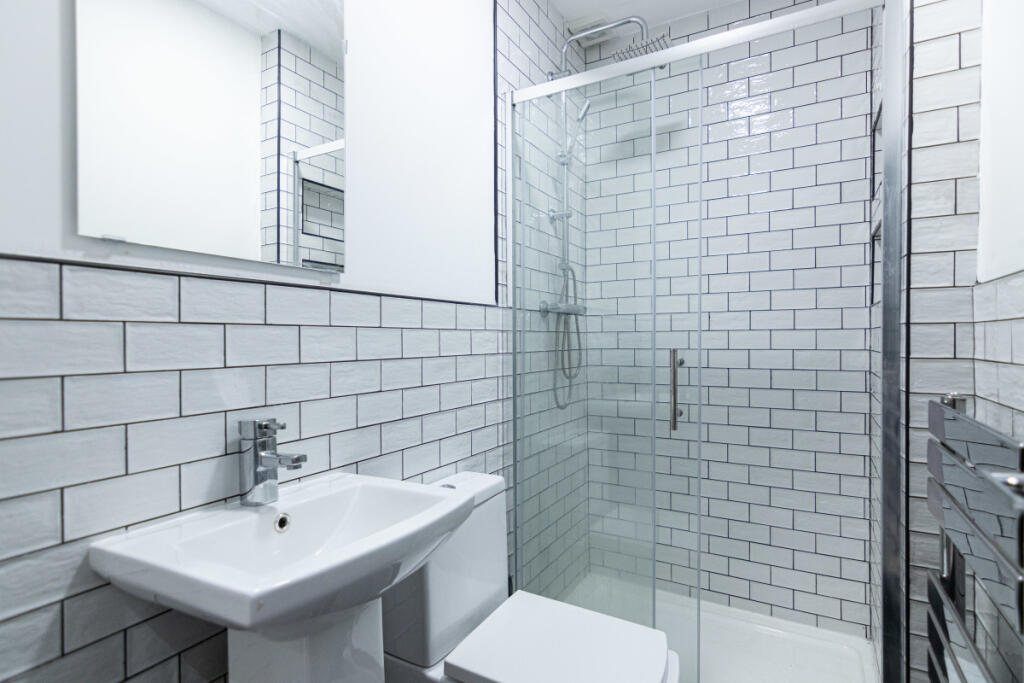 87HR Bathroom