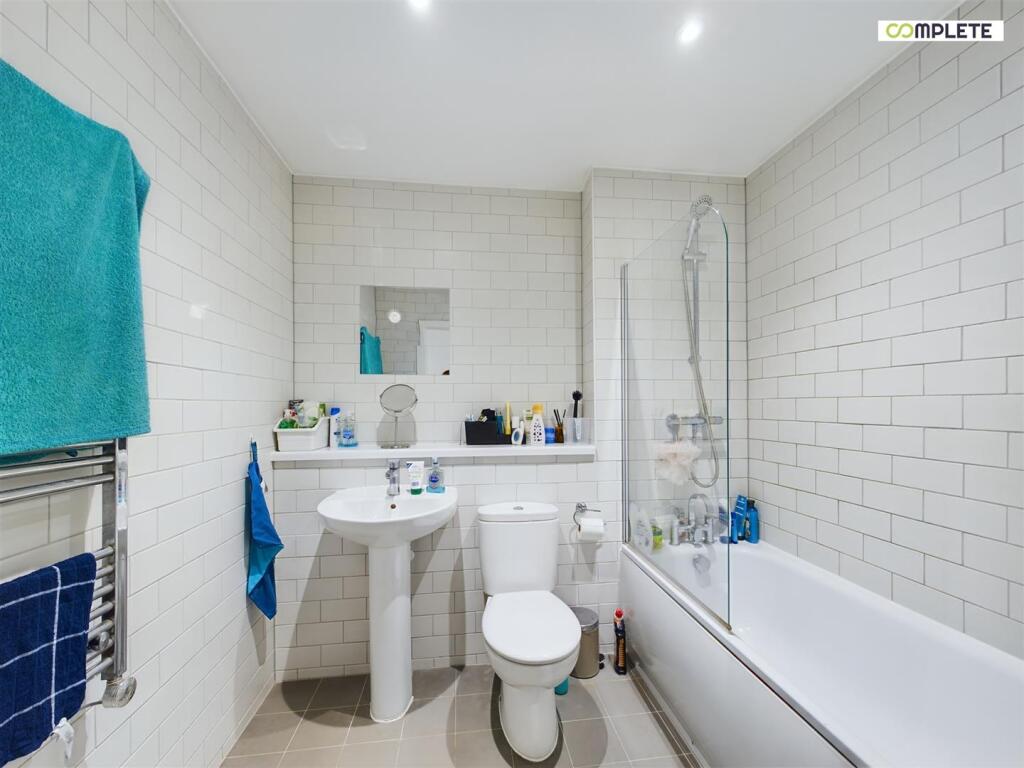 CAM01231G0-PR0046-STILL007