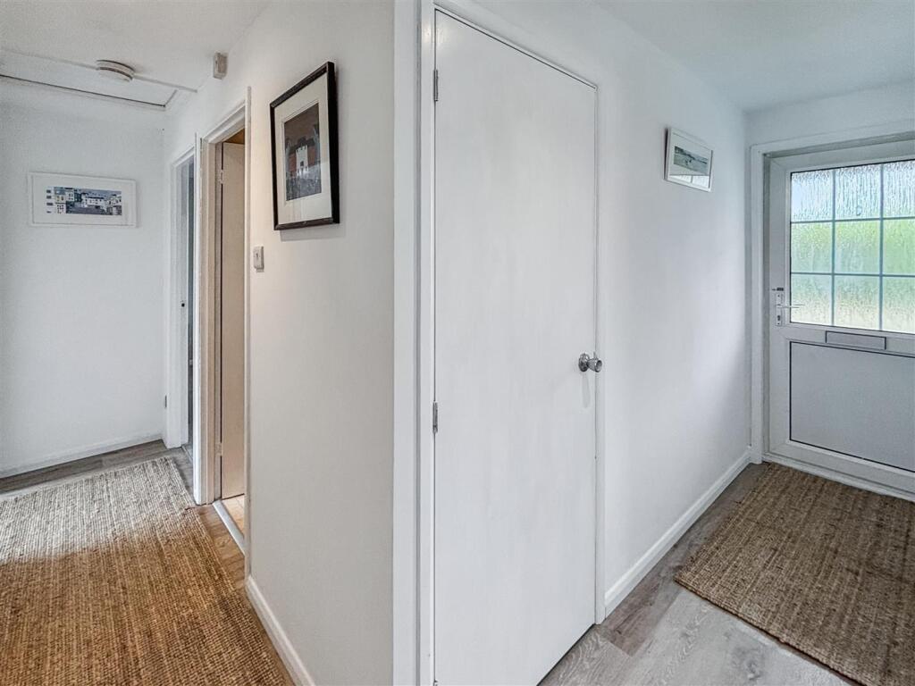 Hallway 1.jpeg