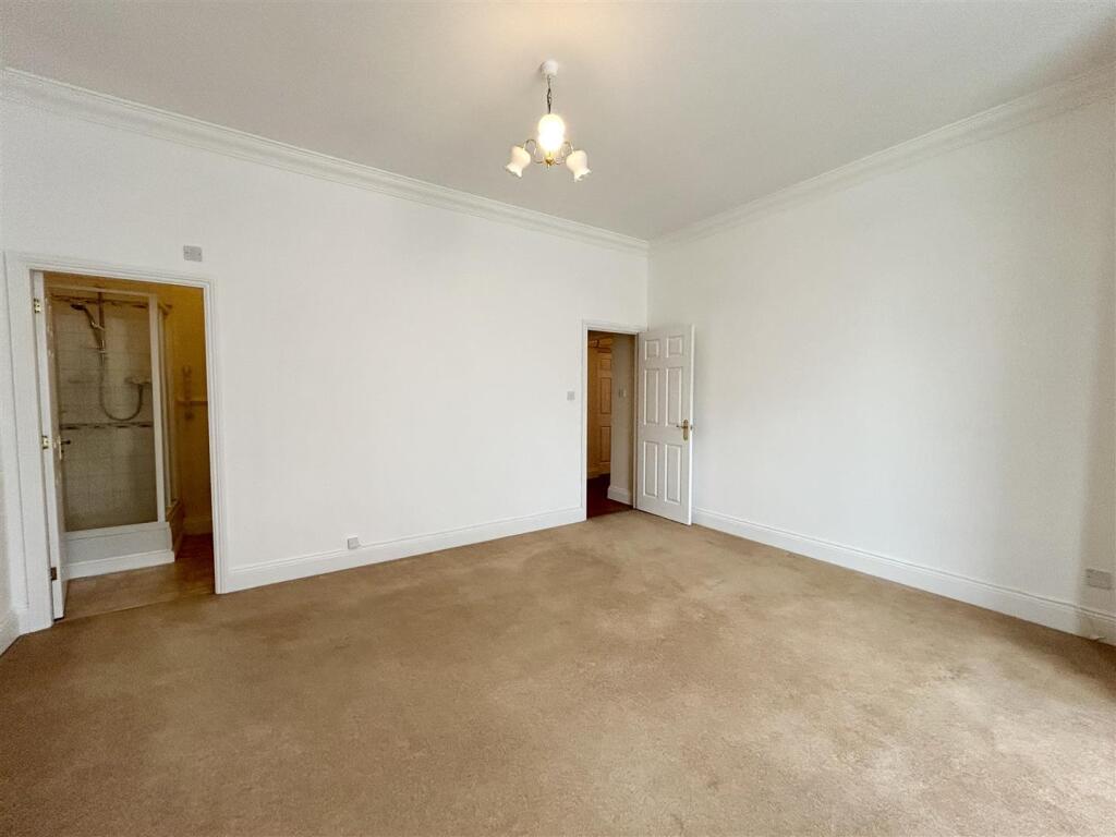 Bedroom 1.jpeg