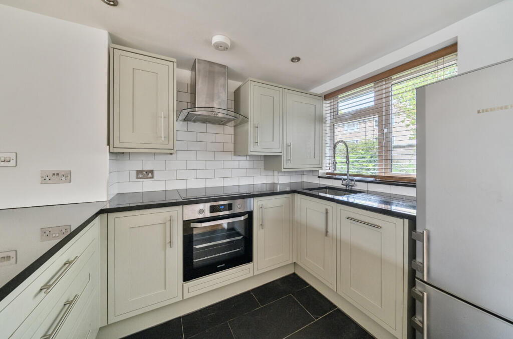 1353973-7-68c1889...