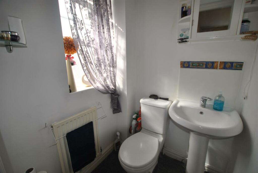 ENSUITE SHOWER ROOM