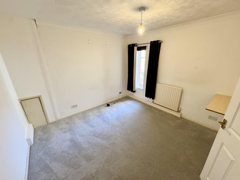 19b Woodbridge Ro...