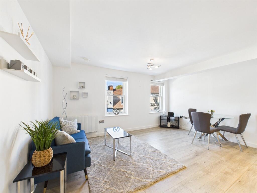 Kitchen/Living Area