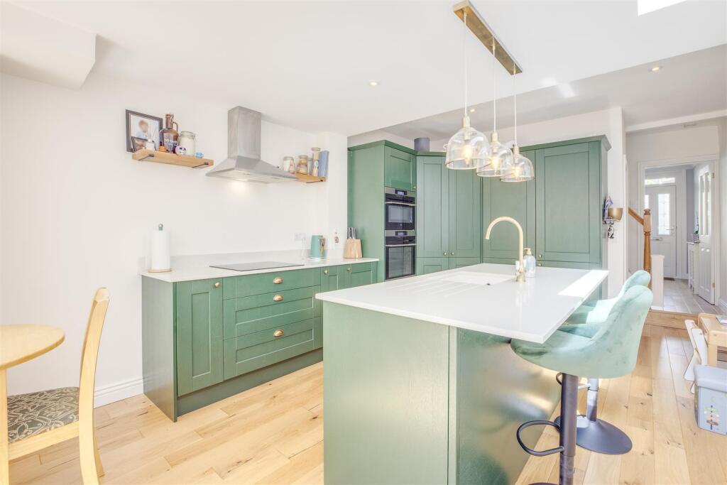 58 Gordon Road, HP13 6ER-7.jpg