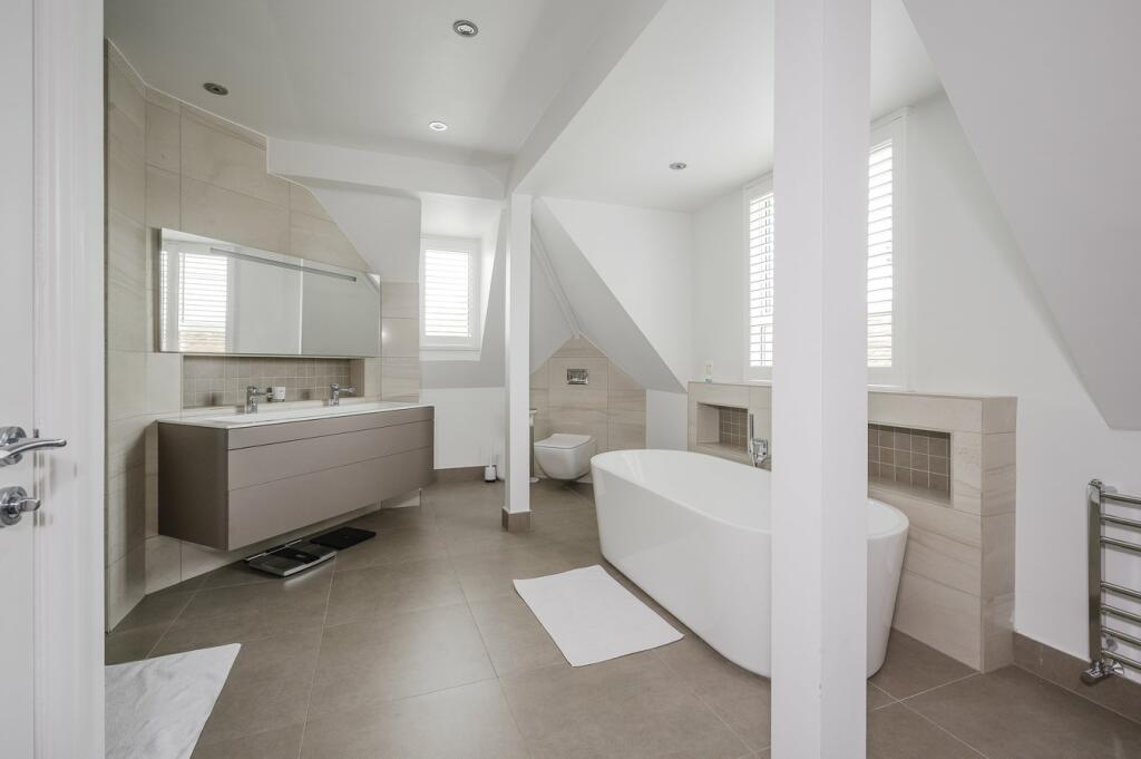 Principal Bathroom