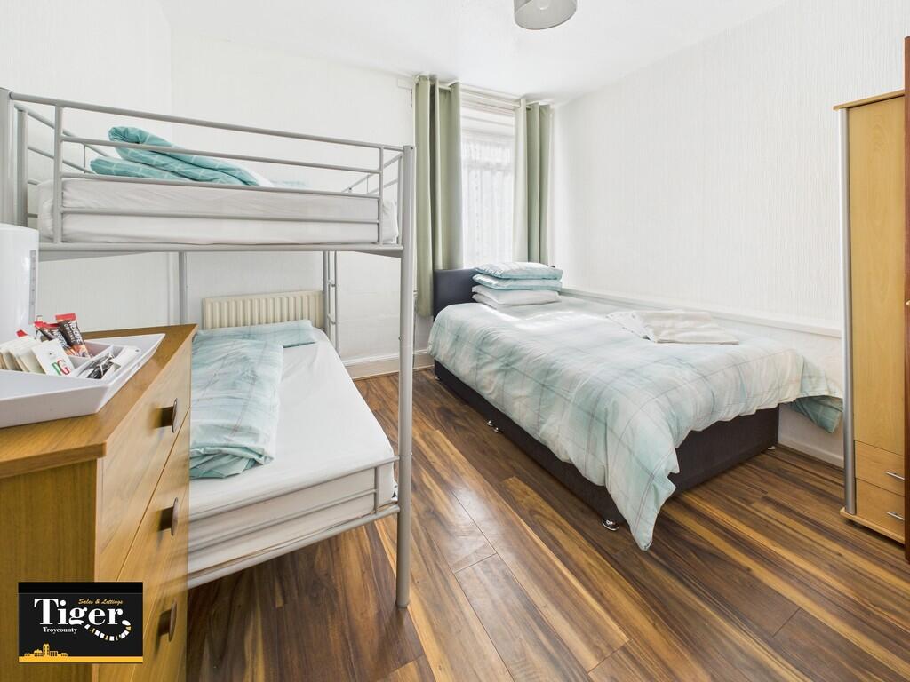 CAM02176G0-PR0547...