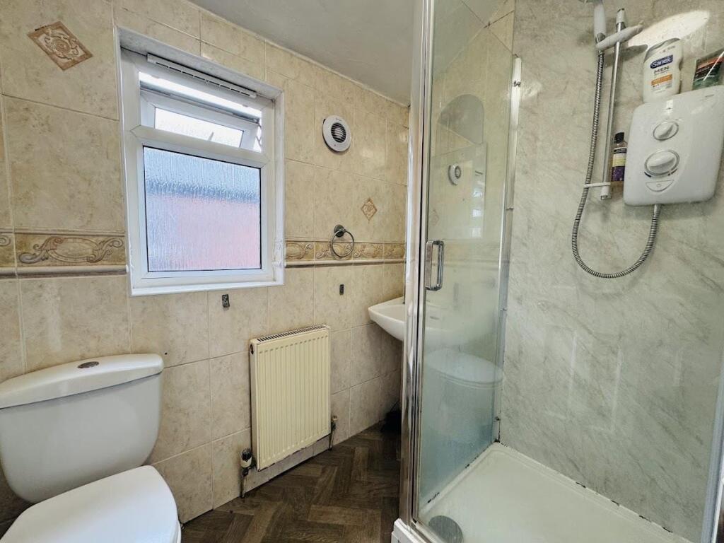 SHOWER ROOM