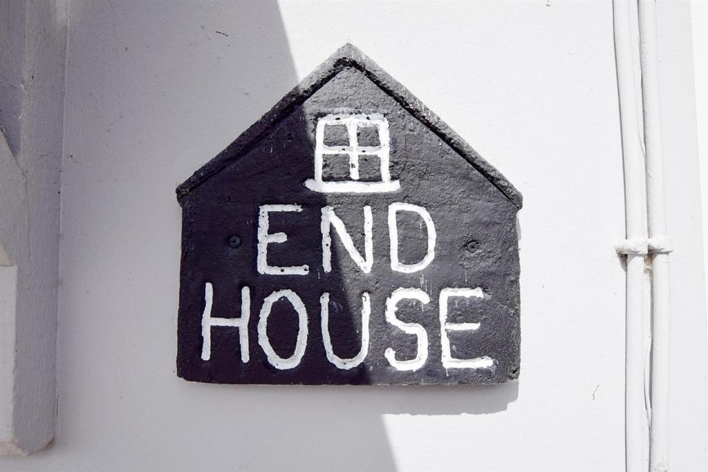 END HOUSE.jpg