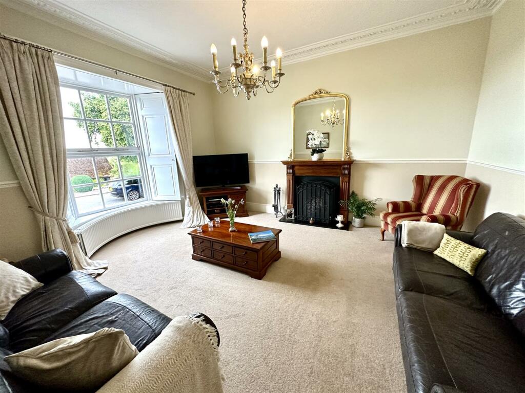 SITTING ROOM.jpeg