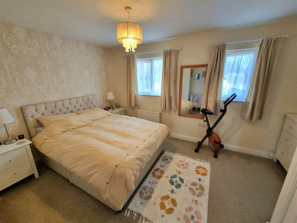 Bed 1.jpg