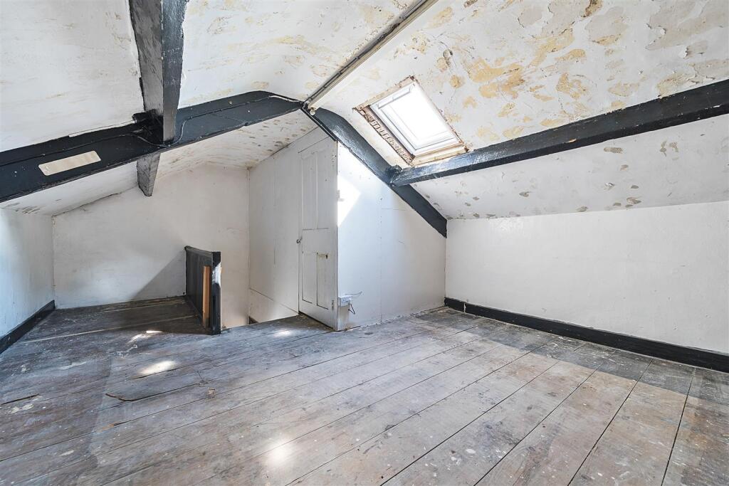 BEDROOM FIVE / ATTIC ROOM