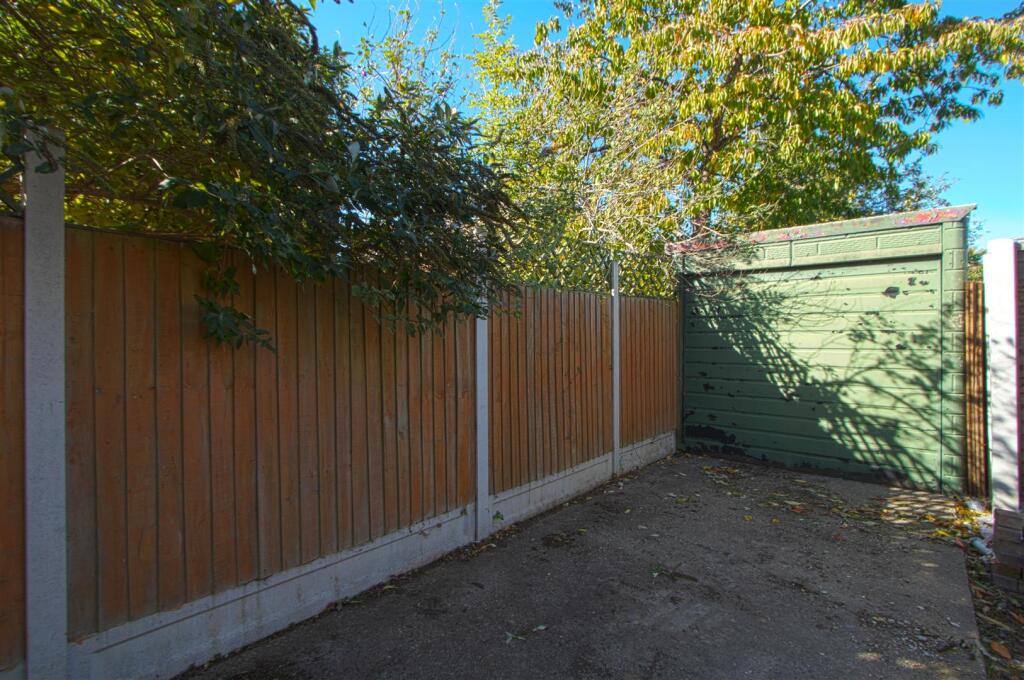 GARAGE1.jpg