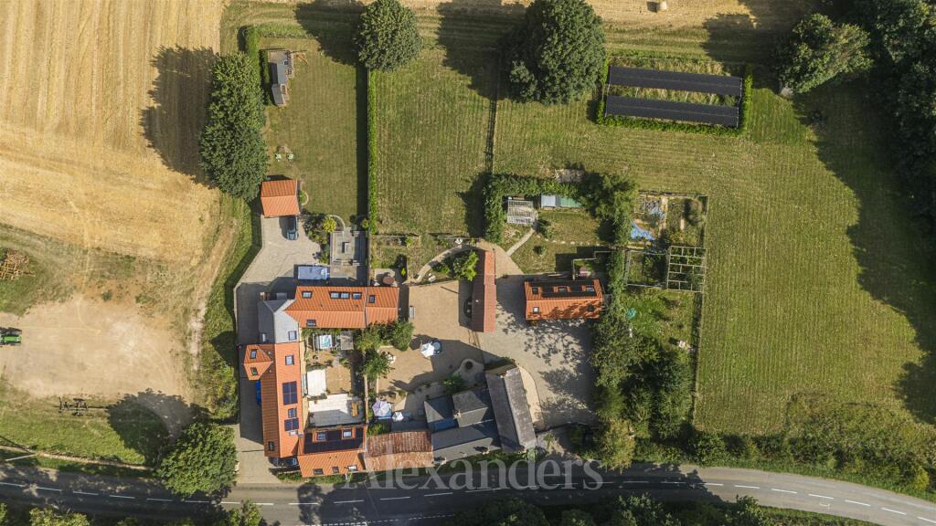 Cranyke farm house drone shots_-4.jpg